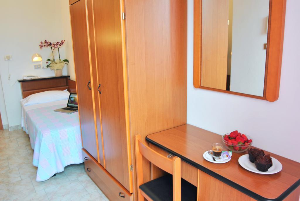 Hotel Samoa リミニ 部屋 写真